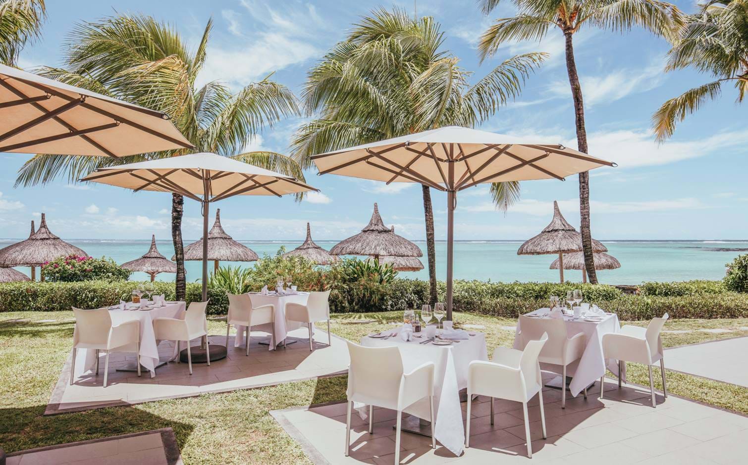 Restaurant Dolce vita en bordure de plage de l'hôtel Ambre quatre étoiles à Palmar île Maurice dans l'Océan Indien