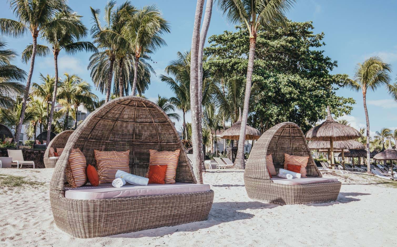 Cocoon à la plage de l'hôtel Ambre quatre étoiles adultes only à Palmar île Maurice dans l'Océan Indien