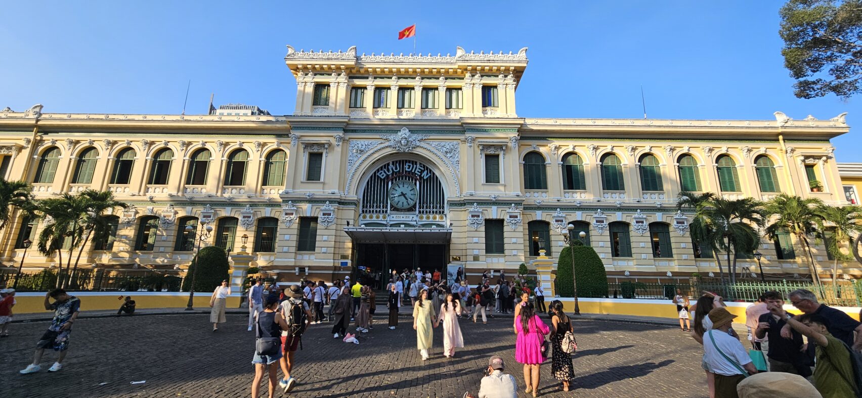 La gare de Saïgon Ho Chi Minh ville construite par August-Henri Vildieu