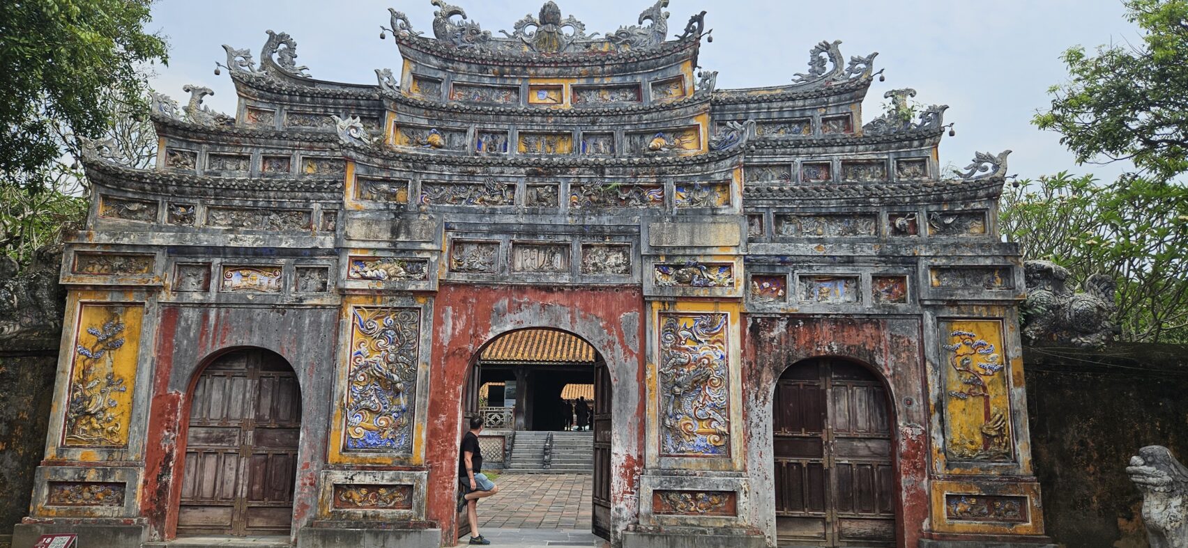 Hué est une ville chargée d'histoire. Les rois de la dynastie Nguyen ont bâti leur capitale féodale le long des rives