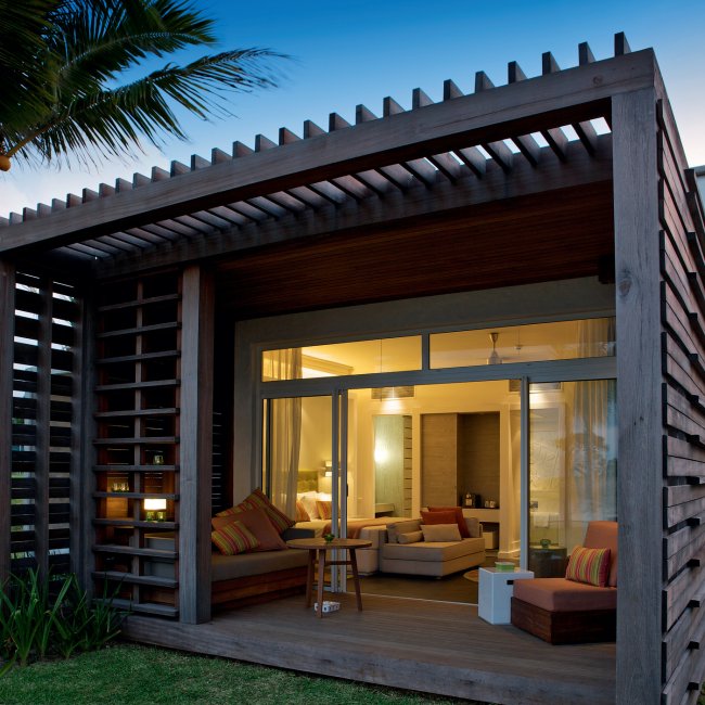 Vue de l'extérieur de la chambre supérieure à l'hôtel Long Beach Luxury Resort à l'île Maurice Océan Indien