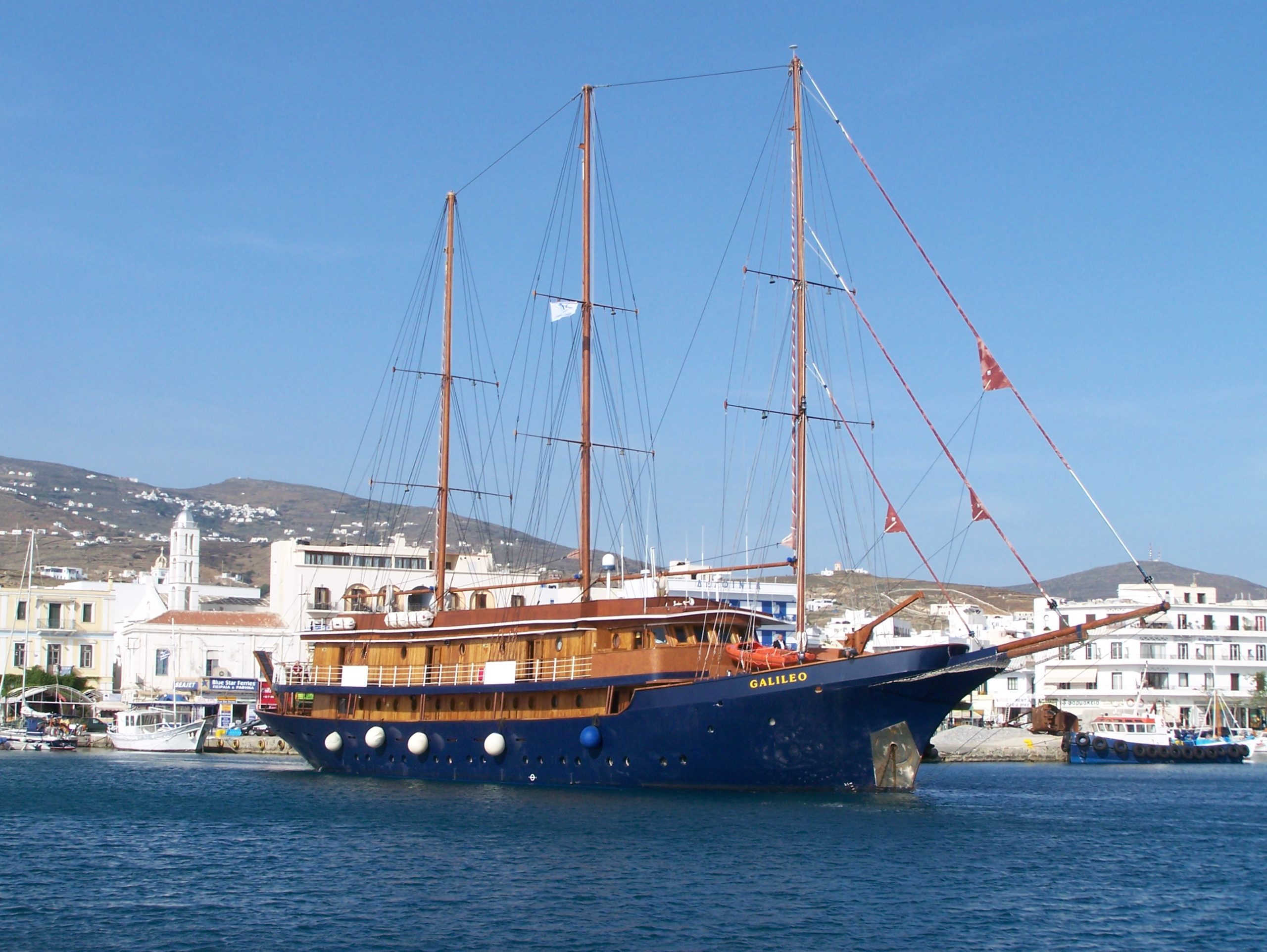 excursions en bateau caïques dans les îles Cyclades avec stop sur l'île de Tinos
