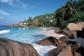 plage typique des Seychelles