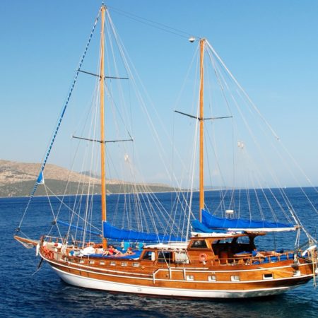 Goélette en général pour croisière à la cabine dans les îles grecques