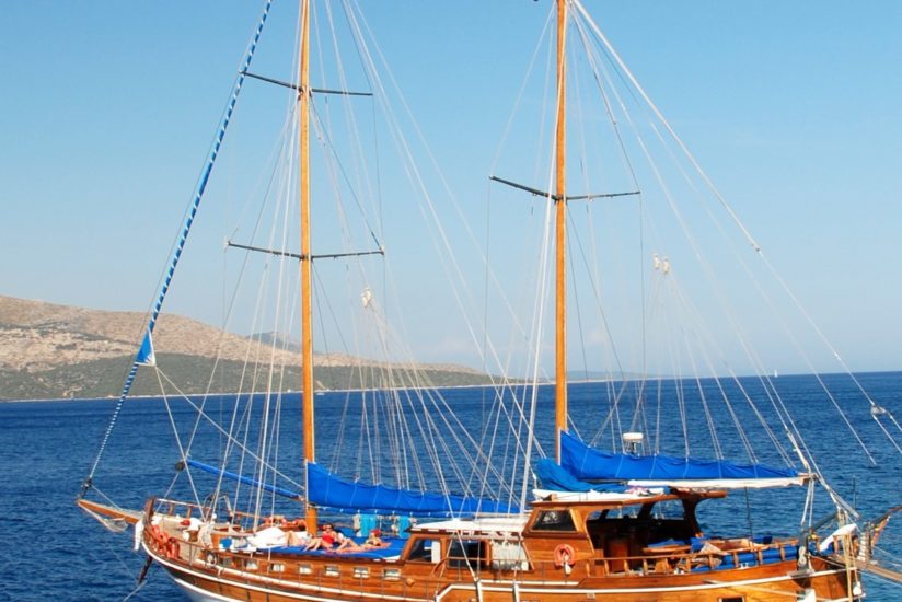 Goélette en général pour croisière à la cabine dans les îles grecques
