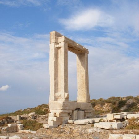 La porte de Naxos site archéologique île Cyclades mer égée Grèce