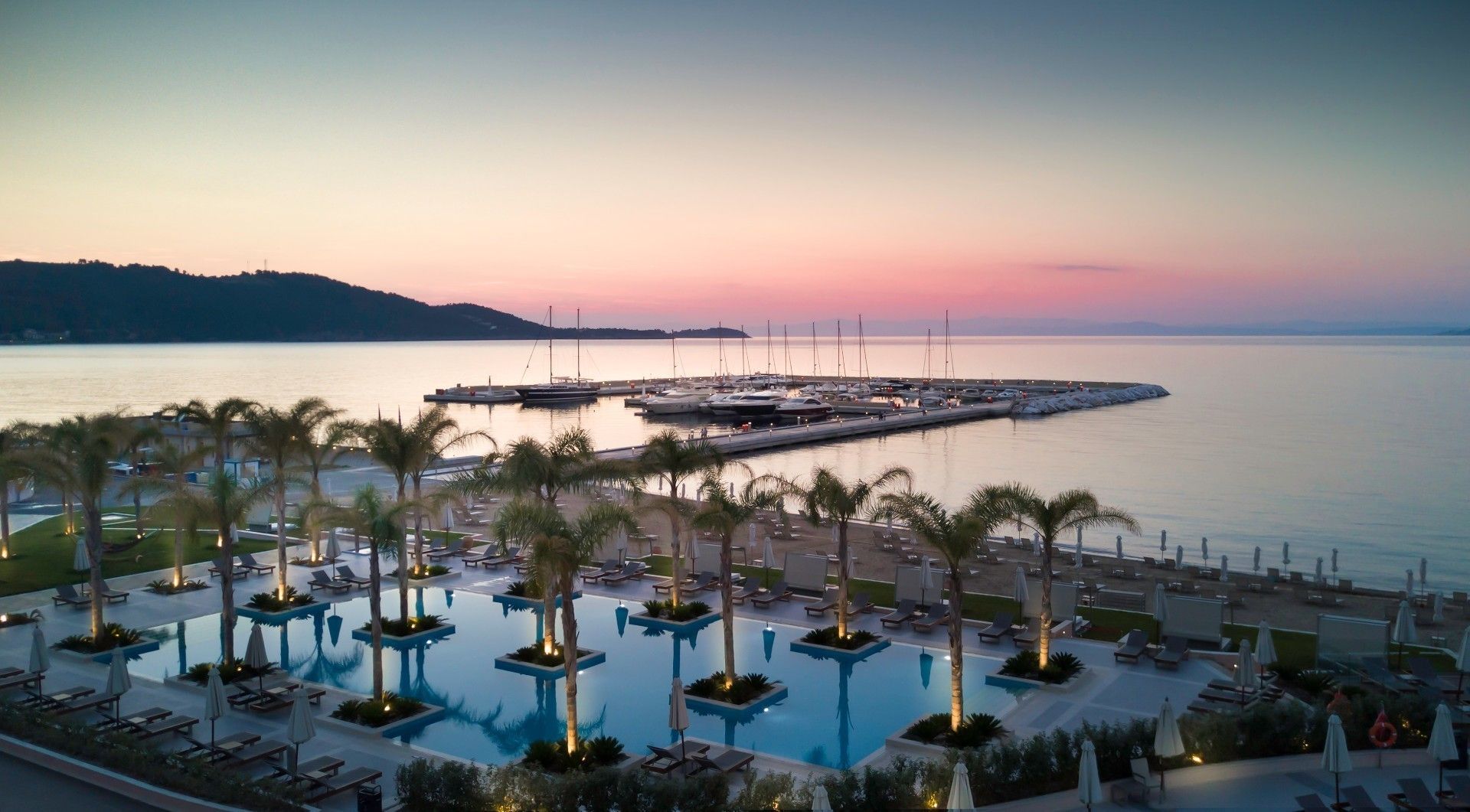vue sur le lever de soleil à l'hôtel Miraggio Thermal & Spa Resort à Chalkidique