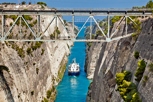 Canal de Corinthe commencement de la péninsule du Péloponnèse Grèce
