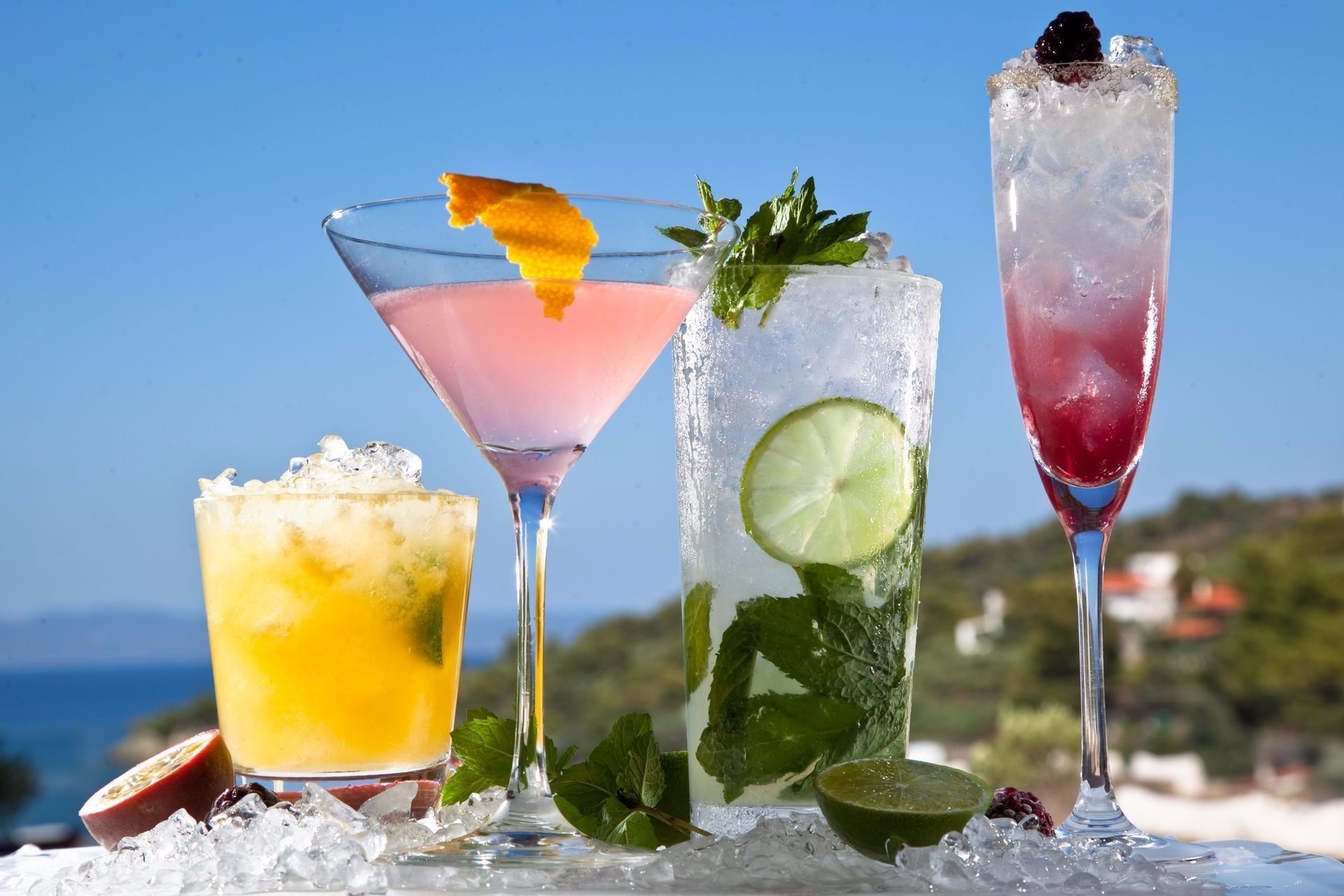 Bar de plage pour se relaxer à l'hôtel MIRAGGIO Thermal & Spa Resort 5étoiles dans la Péninsule de Chalcidique en Grèce du nord