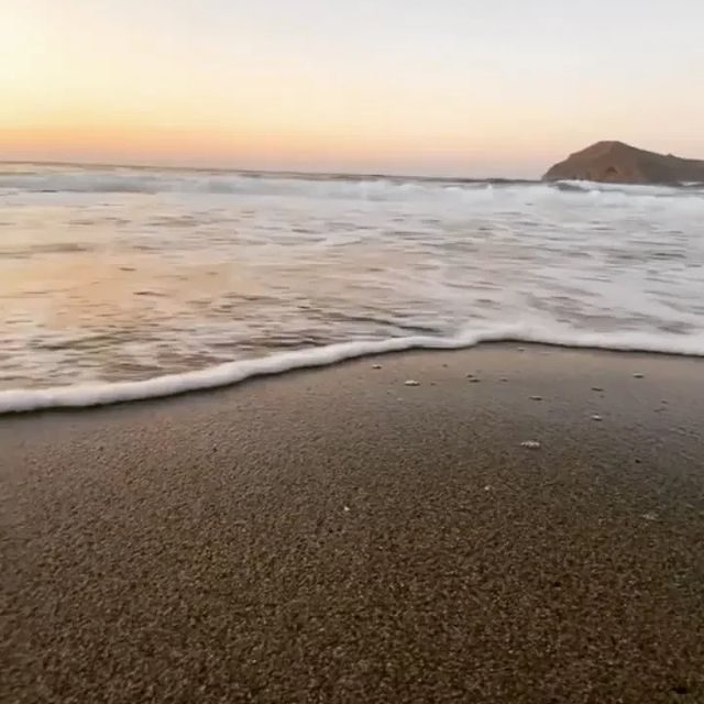 Bord de mer avec plage de sable fin de plusieurs km
