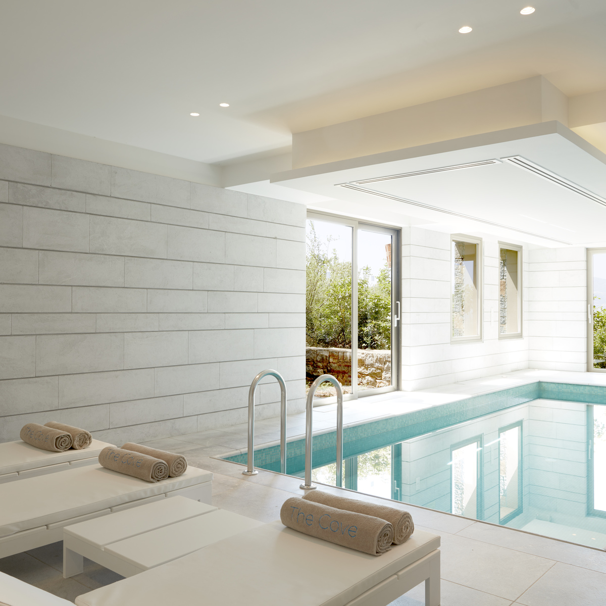 Spa et remise en forme avec piscine intérieure à l'hôtel Daios Cove Luxury Resort & Villas en Crète