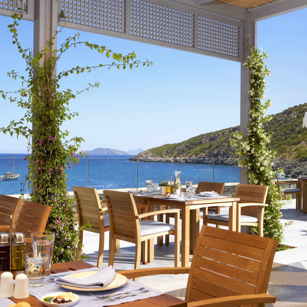 Restaurant Taverne avec spécialités grecque à l'hôtel Daios Cove Luxury Resort & Villas en Crète