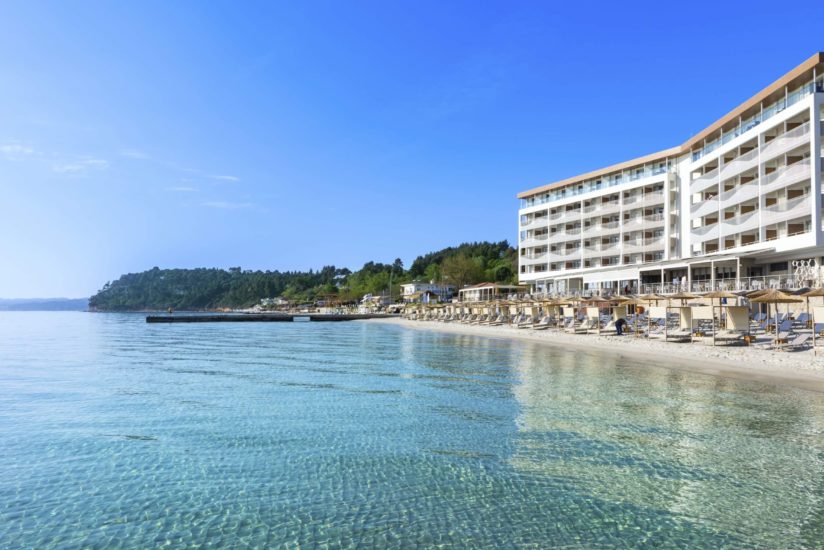 Vue sur l'hôtel Ammon Zeus cinq étoiles situé à kallithea en Chalcidique en Grèce Vue sur l'hôtel Ammon Zeus cinq étoiles situé à kallithea en Chalcidique en Grèce