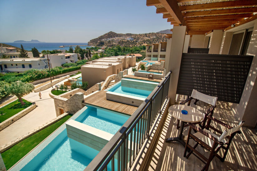 Junior Suite vue mer à Paralos Irini Beach hotel de 4 plus situé à Agia Galini sur la mer de Lybie