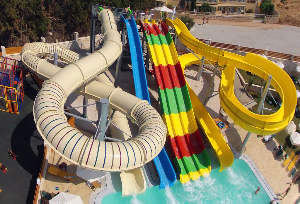 Parc aquatique à l'hôtel Gouves Waterpark Resort 5 étoiles sur la côte nord de l'île de Crète