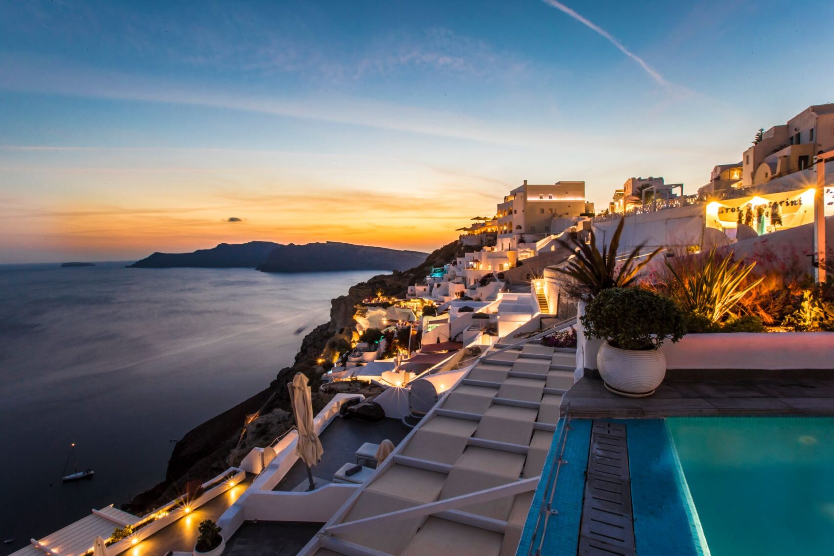 Coucher de soleil depuis l'hôtel Santorini Secret Suites & Spa en Grèce île Cyclades