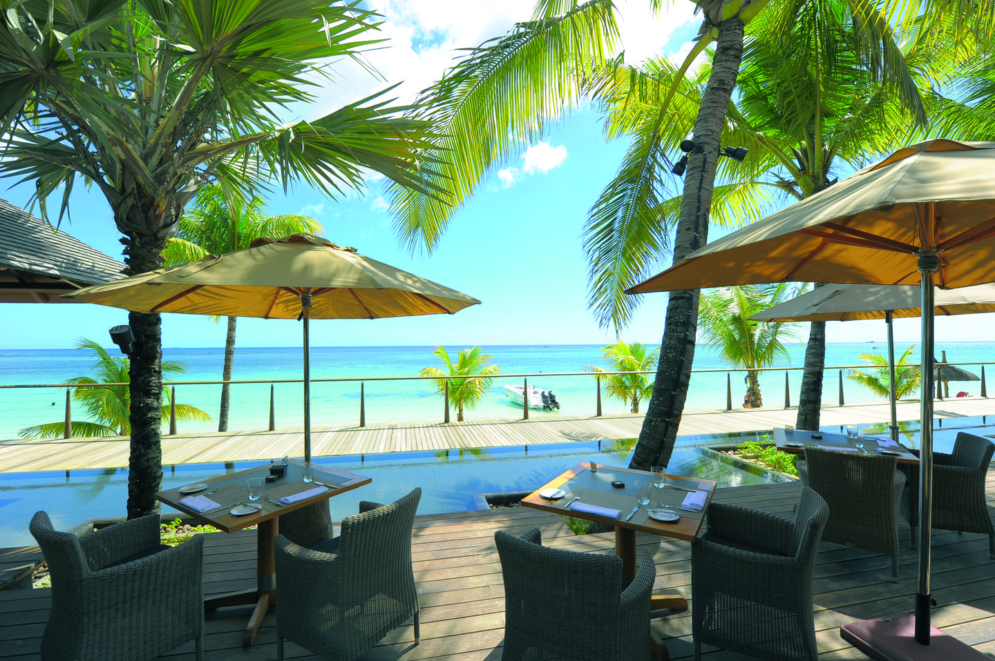 Restaurant bord de mer à l'hôtel Beachcomber Trou aux Biches 5étoiles à l'île Maurice