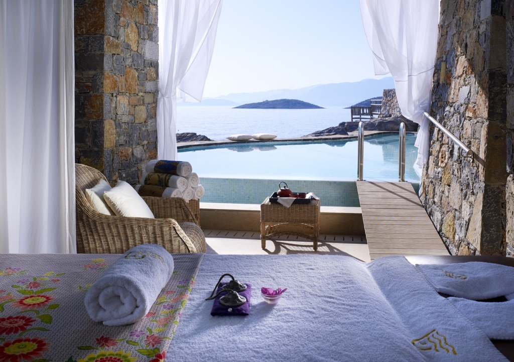 Spa sur la plage et la mer à St.Nicolas Bay Boutique hôtel de Luxe situé à Aghios Nicolaos en Crète