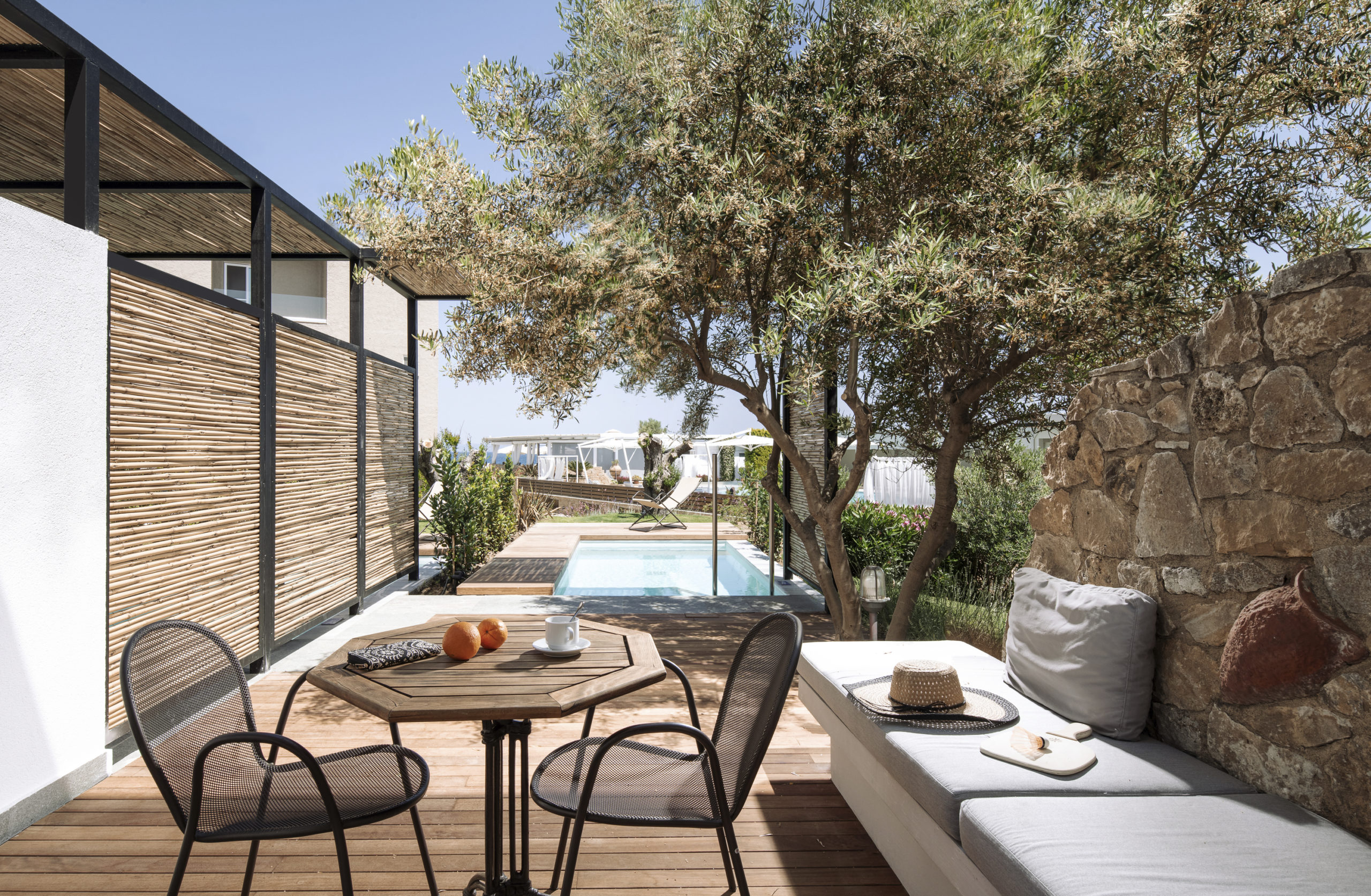 Junior Suite avec piscine privée à l'hôtel Antigoni Seaside Resort situé à Sithonia à Chalcidique dans la Grèce du nord