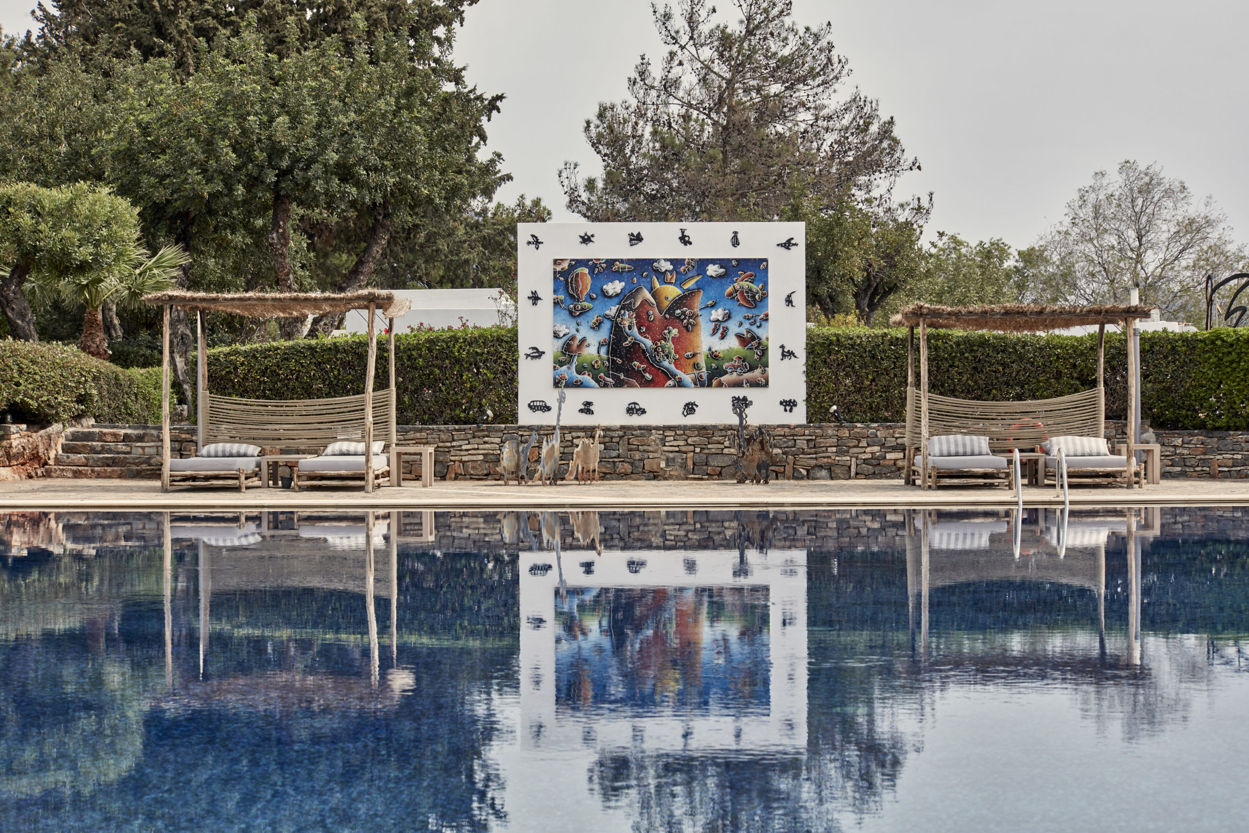 piscine extérieure à Minos Beach Art Hôtel adult only situé à côté de Aghios Nikolaos en Crète Grèce