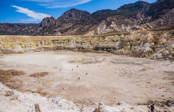 Nisyros île avec un volcan encore en ébullition de souffre situé dans le Dodecanèse en Grèce