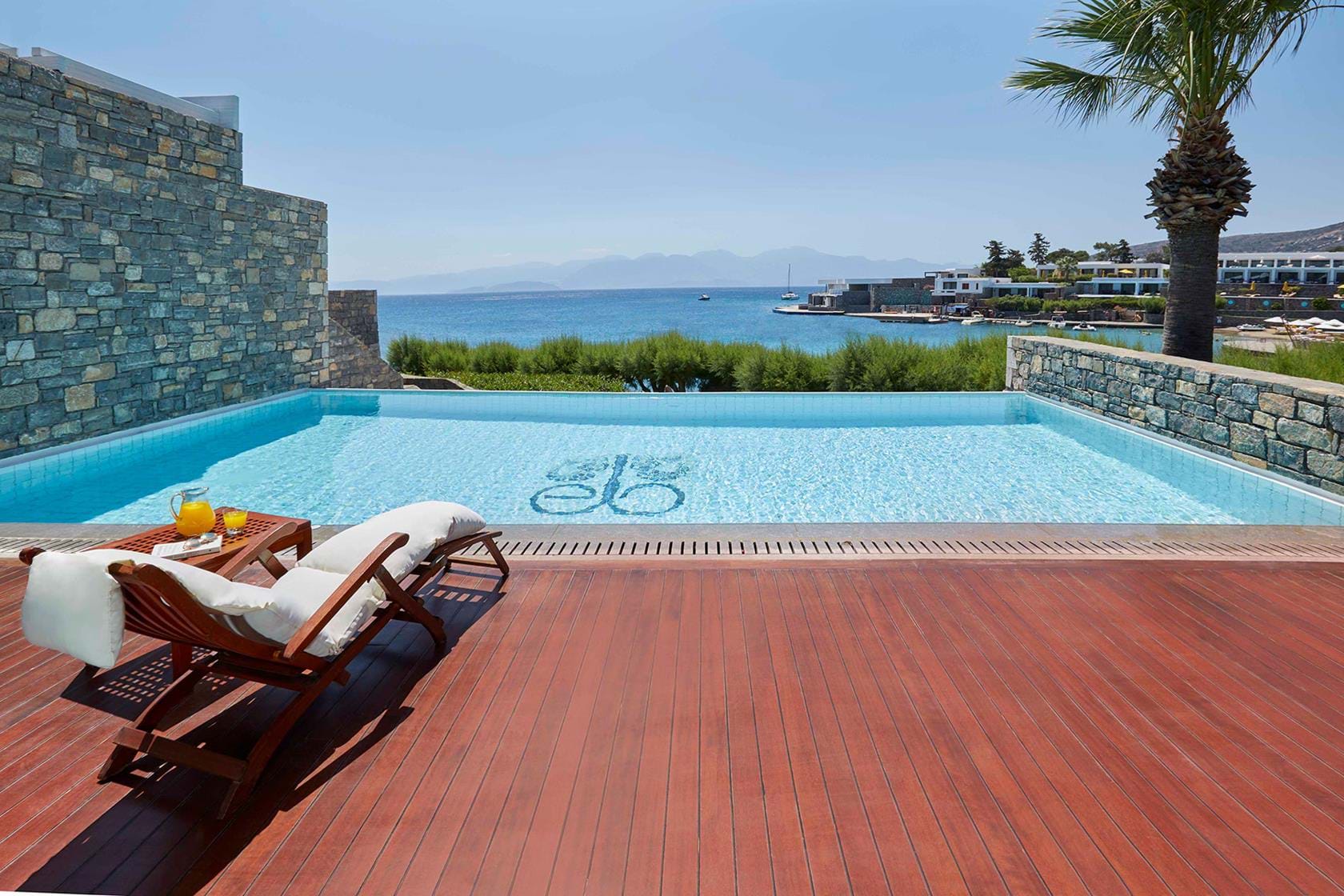 Piscine privée the Mediterranean de l'Hôtel Elounda Bay 5étoiles situé à Elounda proche d'Aghios Nicolaos en Crète