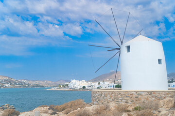 Les moulins de Paros emblème de l'île et des Cyclades mer Egée Grèce Les moulins de Paros emblème de l'île et des Cyclades mer Egée Grèce