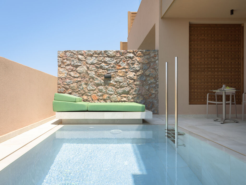 Junior Suite avec piscine privée vue mer à Hôtel Paralos Venus Suites Adults only situé en Crète du nord à Analipsis - Hersonissos