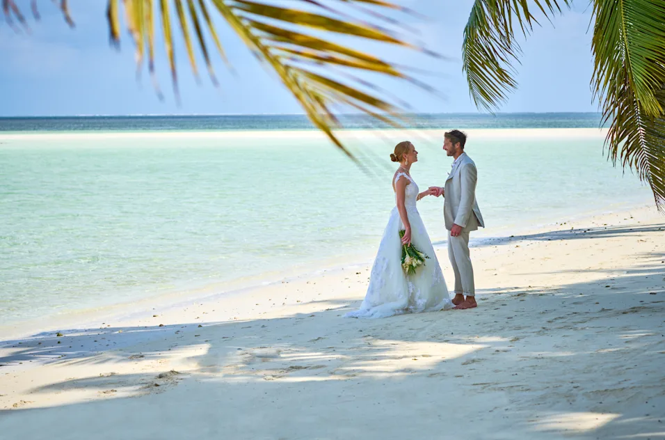 Cérémonie de mariage sur la plage de l'île Platte à l'hôtel Waldorf Asteria aux Seychelles