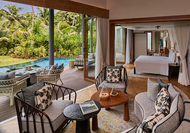 Villas vue de l'intérieur à l'extérieur avec piscine privée sur l'île Platte à l'hôtel Waldorf Astoria aux Seychelles