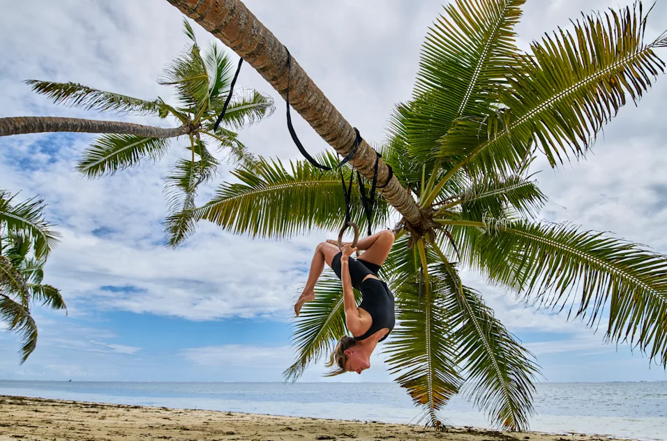 Gymnastique & yoga sur la plage de l'île Platte à l'hôtel Waldorf Astoria aux Seychelles