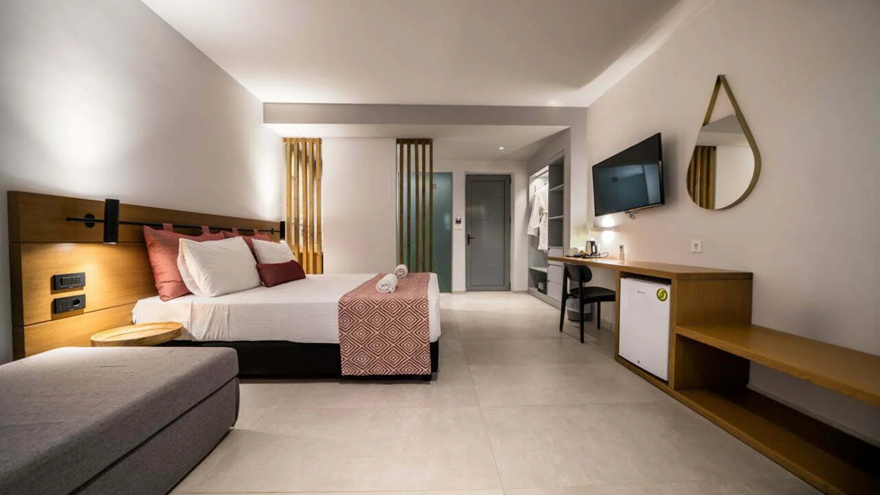 Chambre triple supérieure pour 2-3 personnes à l'hôtel 4étoiles Harmony Crest Resort & Spa Adults Only Kos Ville sur l'île de Kos dans le Dodécannèse en Grèce