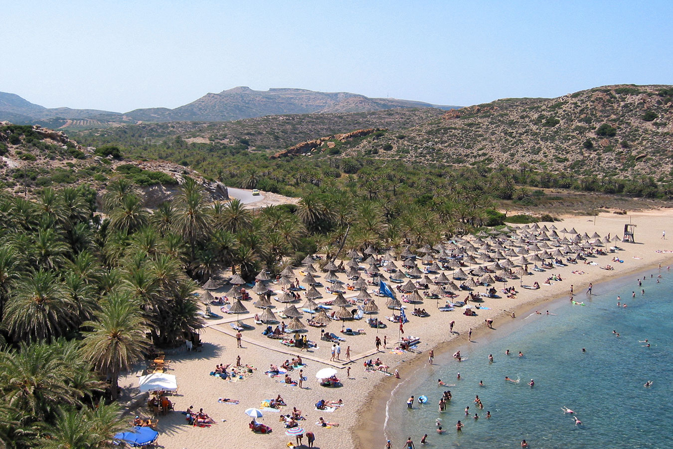 Vai la très connue plage avec la forêt de palmier dans l'est de la Crète en Grèce